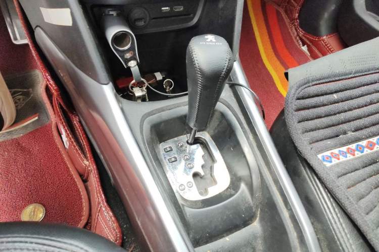 Used Peugeot 2008 2014 1.6L Automatic Fashion Edition Gear Lever