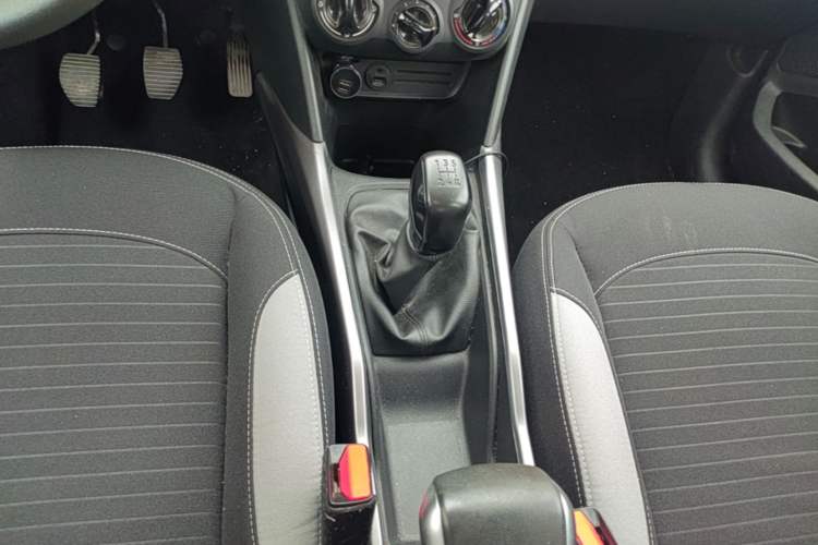 Used Peugeot 2008 2014 1.6L Manual Trend Edition Gear Lever