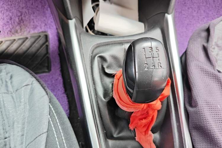 Used Peugeot 2008 2014 1.6L Manual Trend Edition Gear Lever