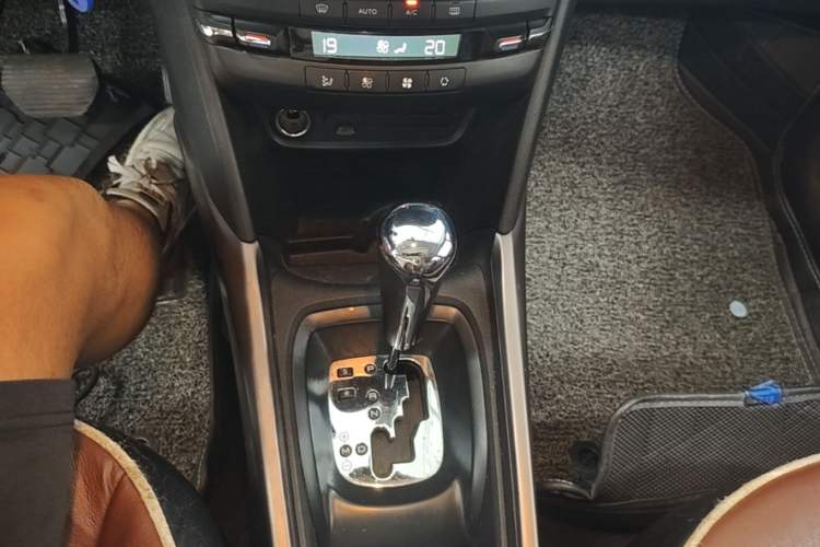 Used Peugeot 2008 2014 1.6L Automatic Fashion Edition Gear Lever