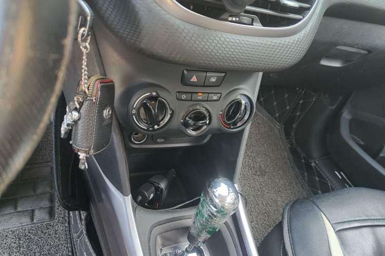 Used Peugeot 2008 2014 1.6L Automatic Trend Edition Gear Lever