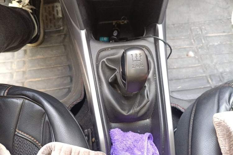 Used Peugeot 2008 2014 1.6L Manual Trend Edition Gear Lever