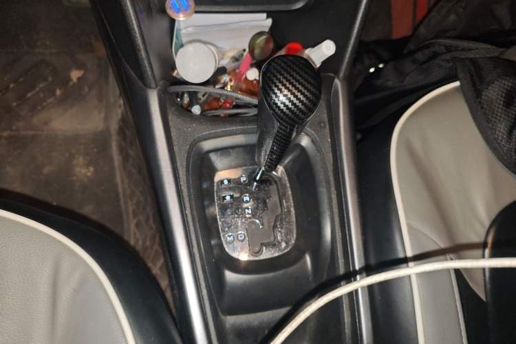 Used Peugeot 2008 2014 1.6L Automatic Trend Edition Gear Lever