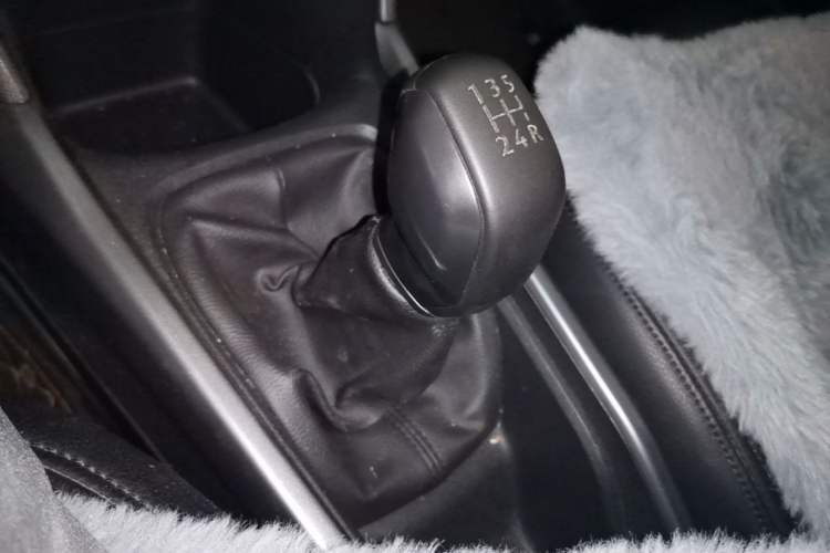 Used Peugeot 2008 2014 1.6L Manual Trend Edition Gear Lever
