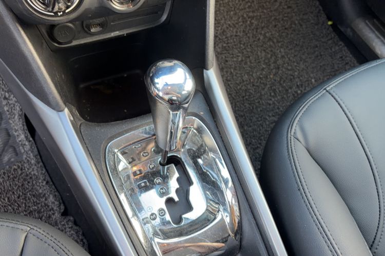 Used Peugeot 2008 2014 1.6L Automatic Trend Edition Gear Lever