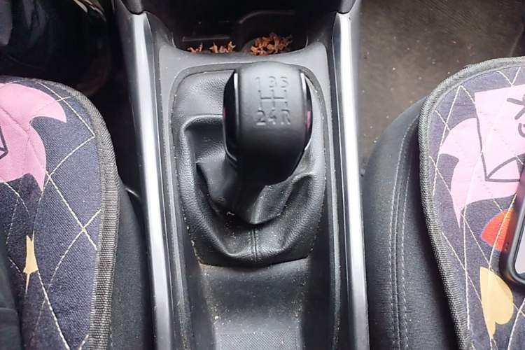 Used Peugeot 2008 2014 1.6L Manual Fashion Edition Gear Lever