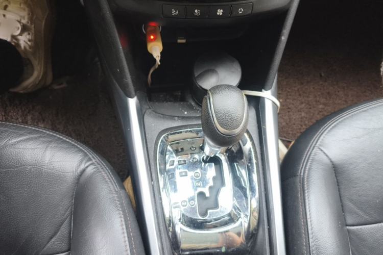 Used Peugeot 2008 2014 1.6L Automatic Navigation Edition Gear Lever