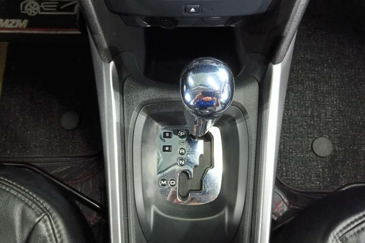 Used Peugeot 2008 2014 1.6L Automatic Trend Edition Gear Lever