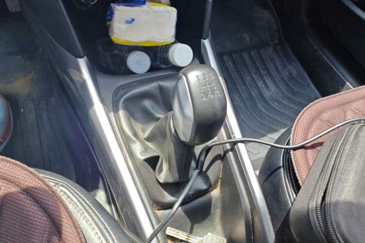 Used Peugeot 2008 2014 1.6L Manual Trend Edition Gear Lever
