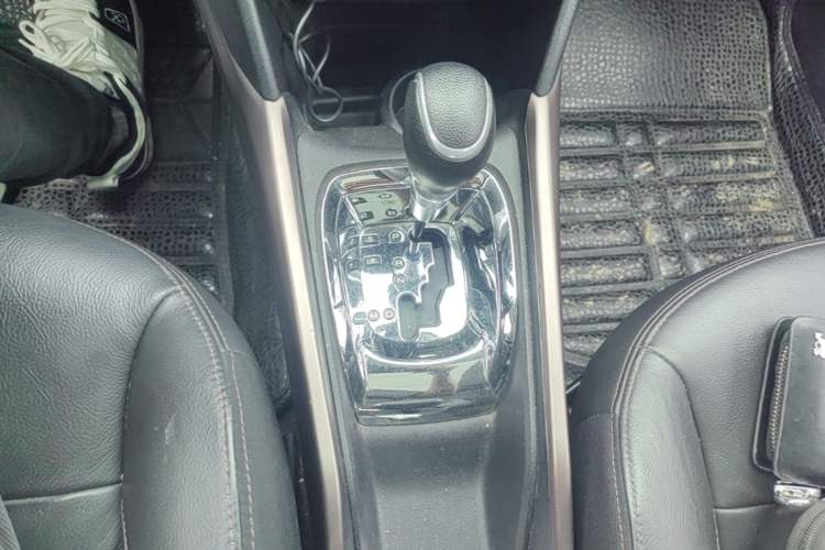 Used Peugeot 2008 2014 1.6L Automatic Navigation Edition Gear Lever