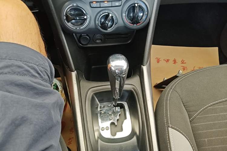 Used Peugeot 2008 2014 1.6L Automatic Trend Edition Gear Lever