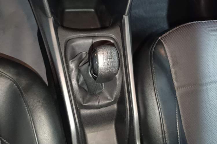 Used Peugeot 2008 2014 1.6L Manual Fashion Edition Gear Lever