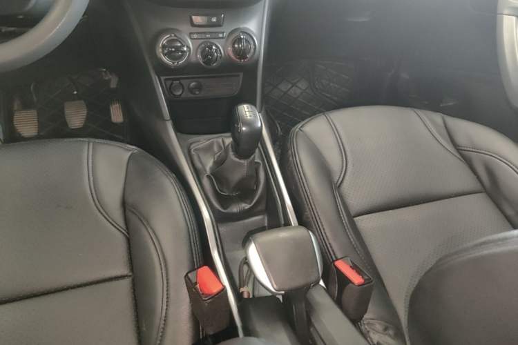 Used Peugeot 2008 2014 1.6L Manual Trend Edition Gear Lever