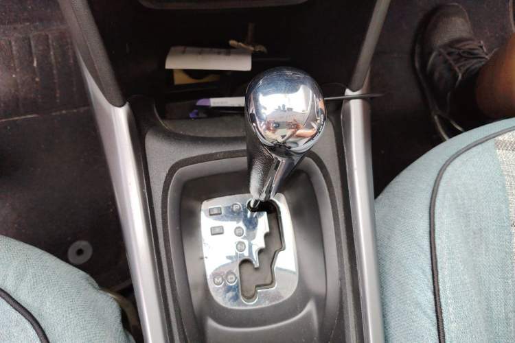 Used Peugeot 2008 2014 1.6L Automatic Fashion Edition Gear Lever