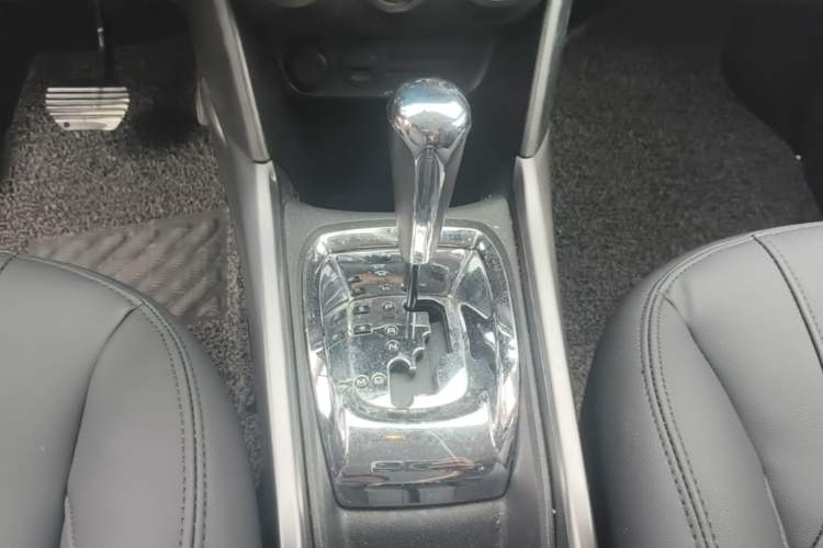 Used Peugeot 2008 2014 1.6L Automatic Trend Edition Gear Lever