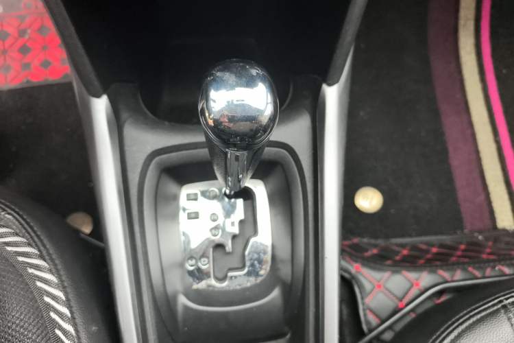 Used Peugeot 2008 2014 1.6L Automatic Trend Edition Gear Lever