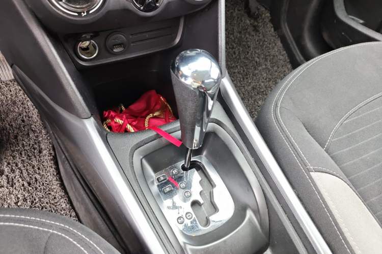 Used Peugeot 2008 2014 1.6L Automatic Trend Edition Gear Lever