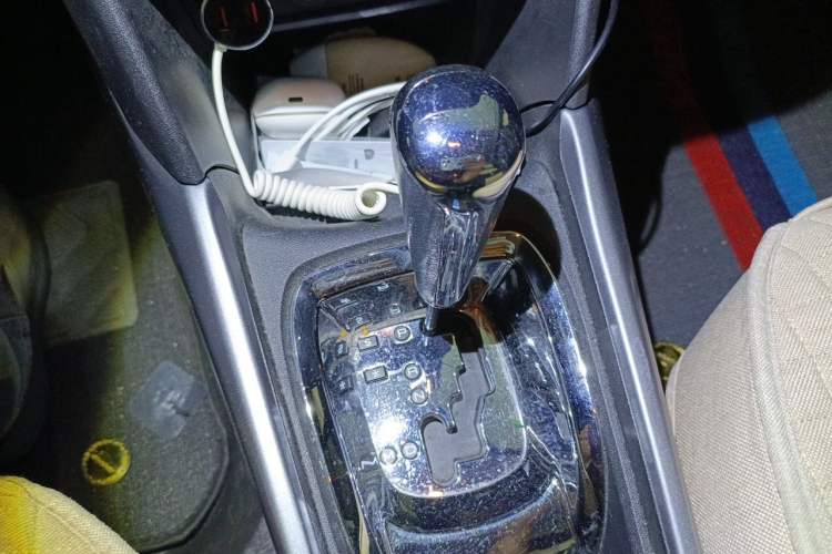 Used Peugeot 2008 2014 1.6L Automatic Fashion Edition Gear Lever