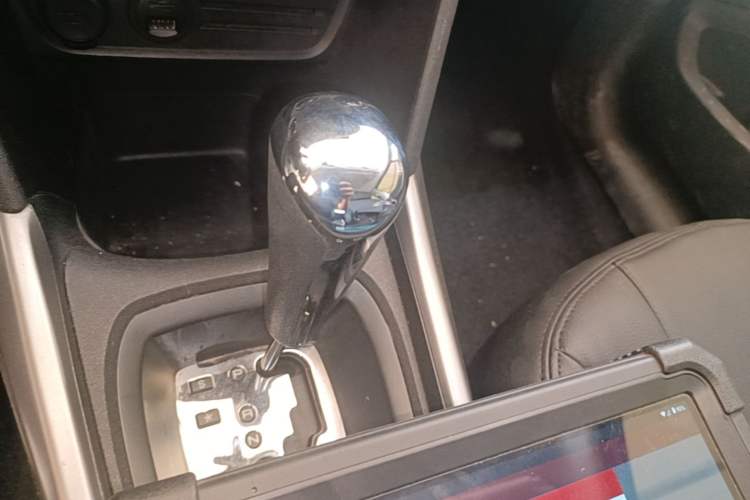 Used Peugeot 2008 2014 1.6L Automatic Trend Edition Gear Lever