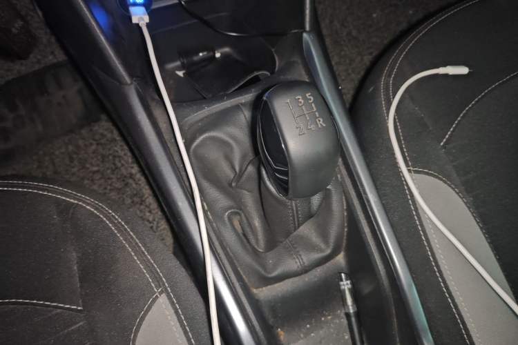 Used Peugeot 2008 2014 1.6L Manual Trend Edition Gear Lever