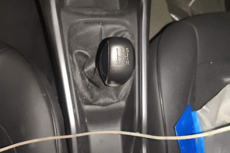 Used Peugeot 2008 2014 1.6L Manual Fashion Edition Gear Lever