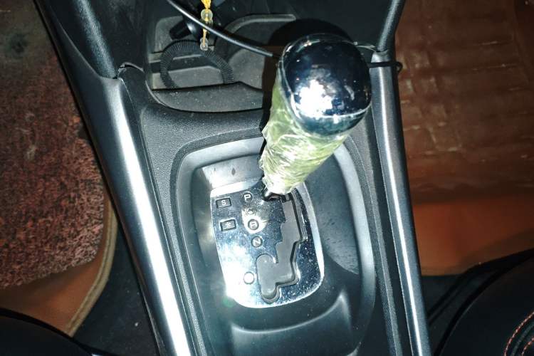 Used Peugeot 2008 2014 1.6L Automatic Fashion Edition Gear Lever