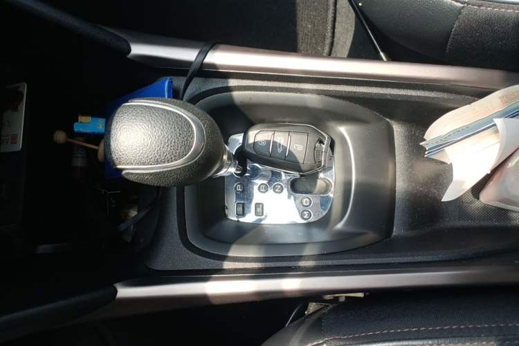 Used Peugeot 2008 2014 1.6L Automatic Navigation Edition Gear Lever