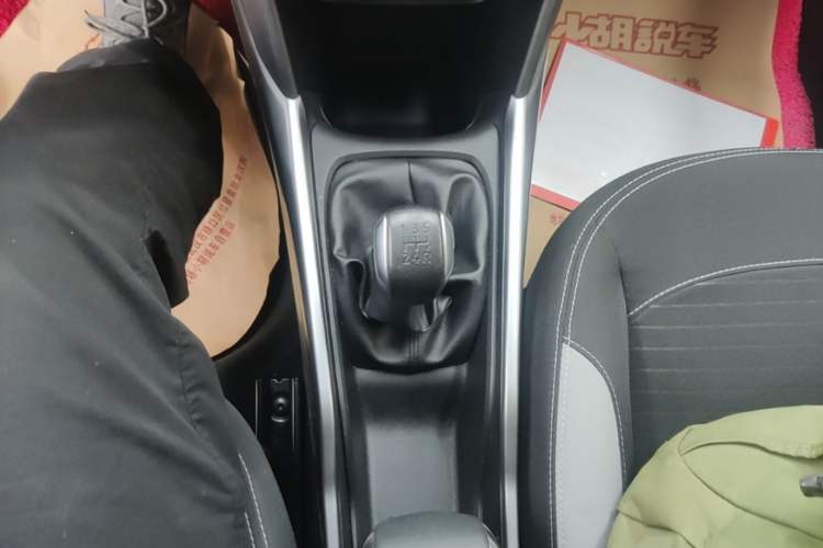 Used Peugeot 2008 2014 1.6L Manual Trend Edition Gear Lever