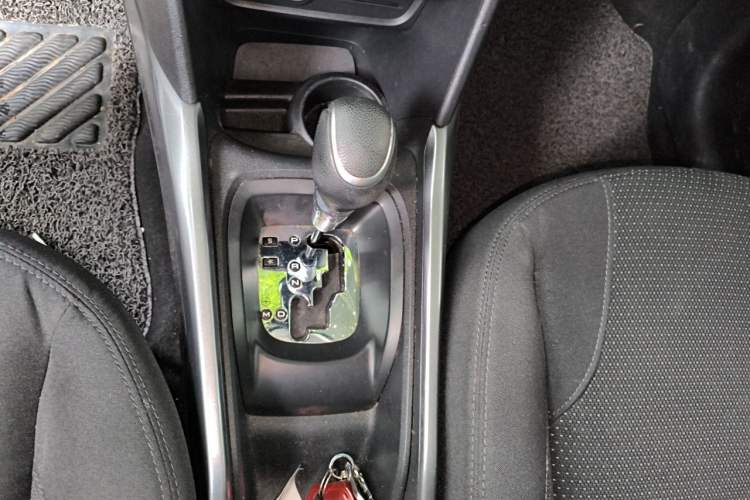 Used Peugeot 2008 2014 1.6L Automatic Navigation Edition Gear Lever