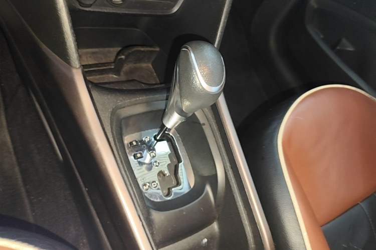 Used Peugeot 2008 2014 1.6L Automatic Fashion Edition Gear Lever