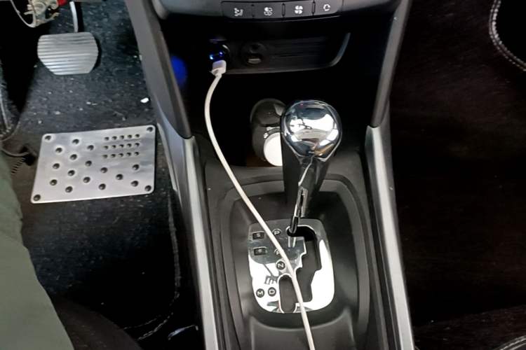 Used Peugeot 2008 2014 1.6L Automatic Fashion Edition Gear Lever