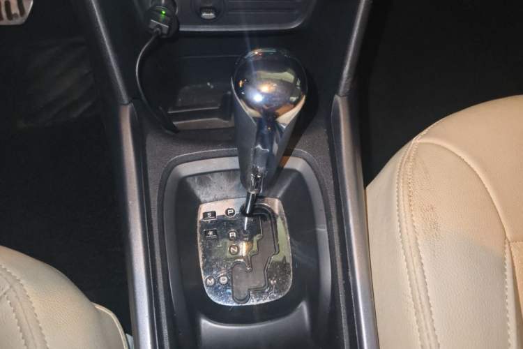 Used Peugeot 2008 2014 1.6L Automatic Fashion Edition Gear Lever