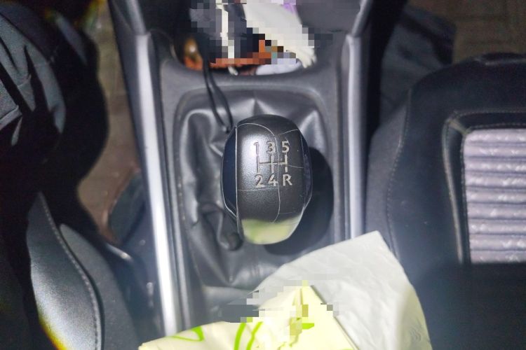 Used Peugeot 2008 2014 1.6L Manual Trend Edition Gear Lever