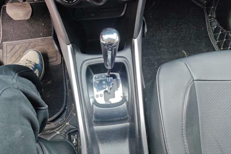 Used Peugeot 2008 2014 1.6L Automatic Trend Edition Gear Lever