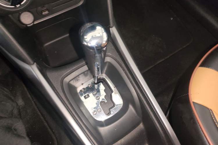 Used Peugeot 2008 2014 1.6L Automatic Trend Edition Gear Lever
