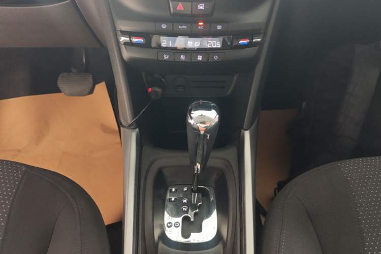 Used Peugeot 2008 2014 1.6L Automatic Fashion Edition Gear Lever