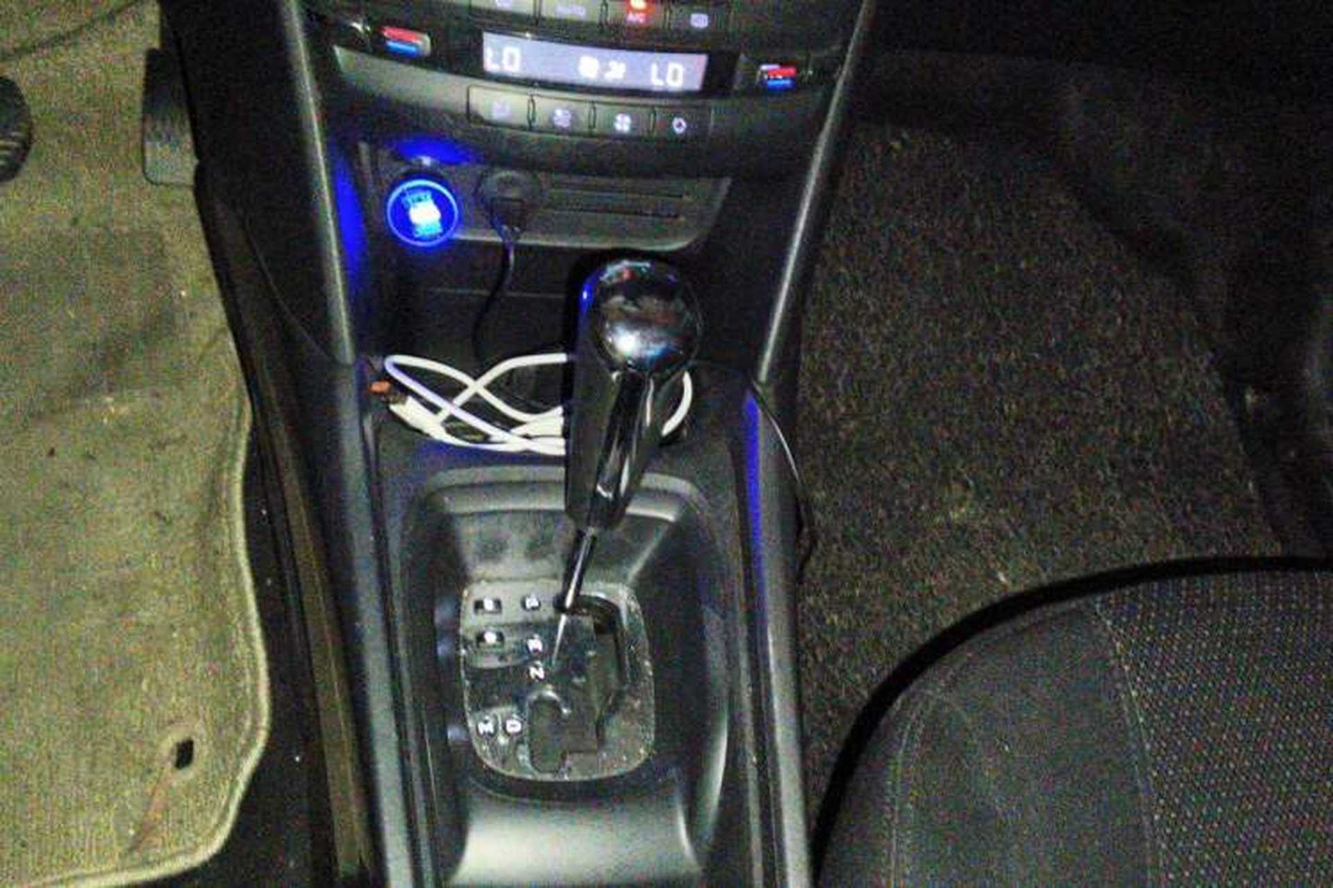 Used Peugeot 2008 2014 1.6L Automatic Fashion Edition Gear Lever