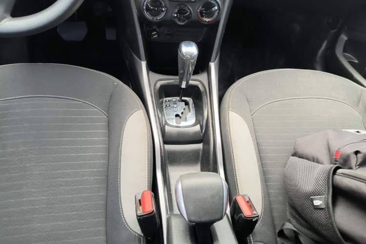 Used Peugeot 2008 2014 1.6L Automatic Trend Edition Gear Lever