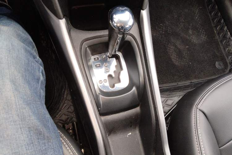 Used Peugeot 2008 2014 1.6L Automatic Trend Edition Gear Lever