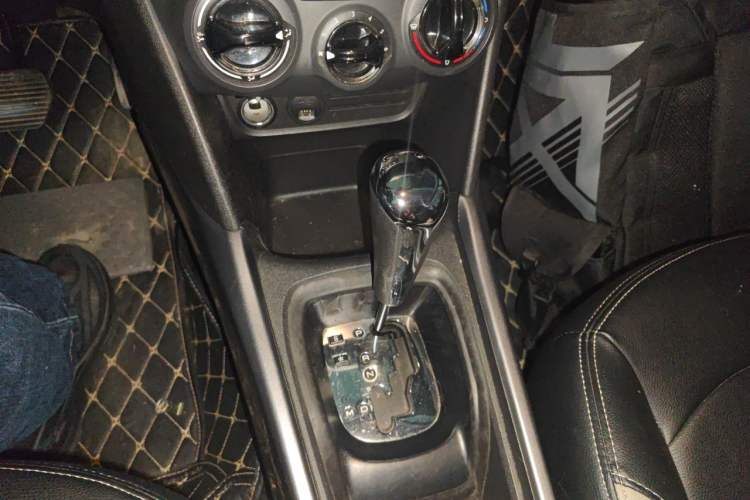 Used Peugeot 2008 2014 1.6L Automatic Trend Edition Gear Lever