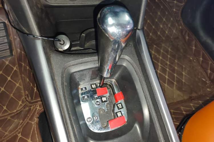 Used Peugeot 2008 2014 1.6L Automatic Fashion Edition Gear Lever
