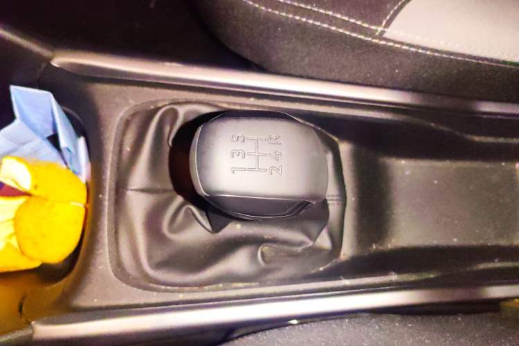 Used Peugeot 2008 2014 1.6L Manual Trend Edition Gear Lever