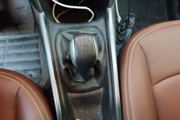 Used Peugeot 2008 2014 1.6L Manual Trend Edition Gear Lever
