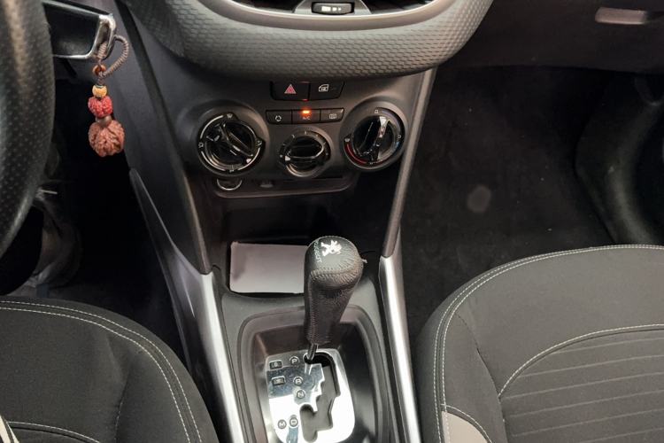 Used Peugeot 2008 2014 1.6L Automatic Trend Edition Gear Lever