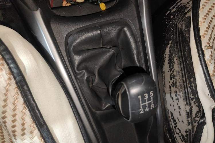 Used Peugeot 2008 2014 1.6L Manual Fashion Edition Gear Lever