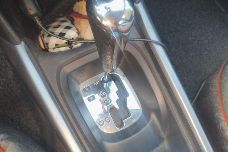 Used Peugeot 2008 2014 1.6L Automatic Trend Edition Gear Lever