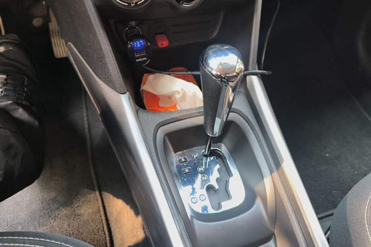 Used Peugeot 2008 2014 1.6L Automatic Trend Edition Gear Lever