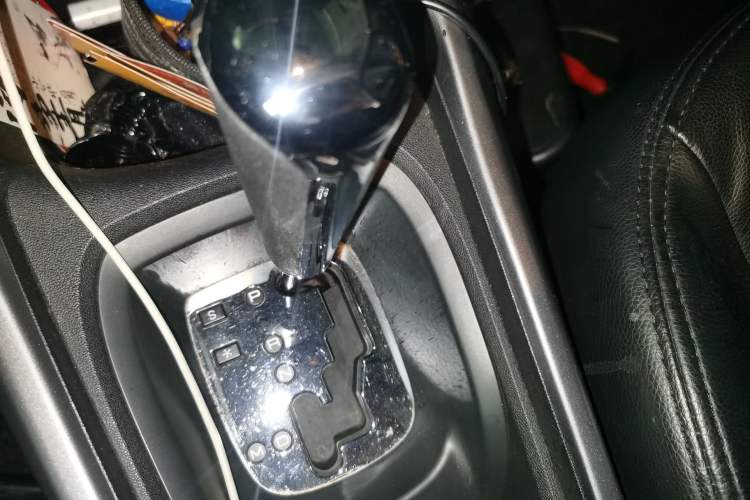 Used Peugeot 2008 2014 1.6L Automatic Trend Edition Gear Lever