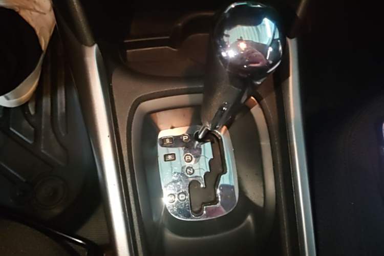 Used Peugeot 2008 2014 1.6L Automatic Fashion Edition Gear Lever