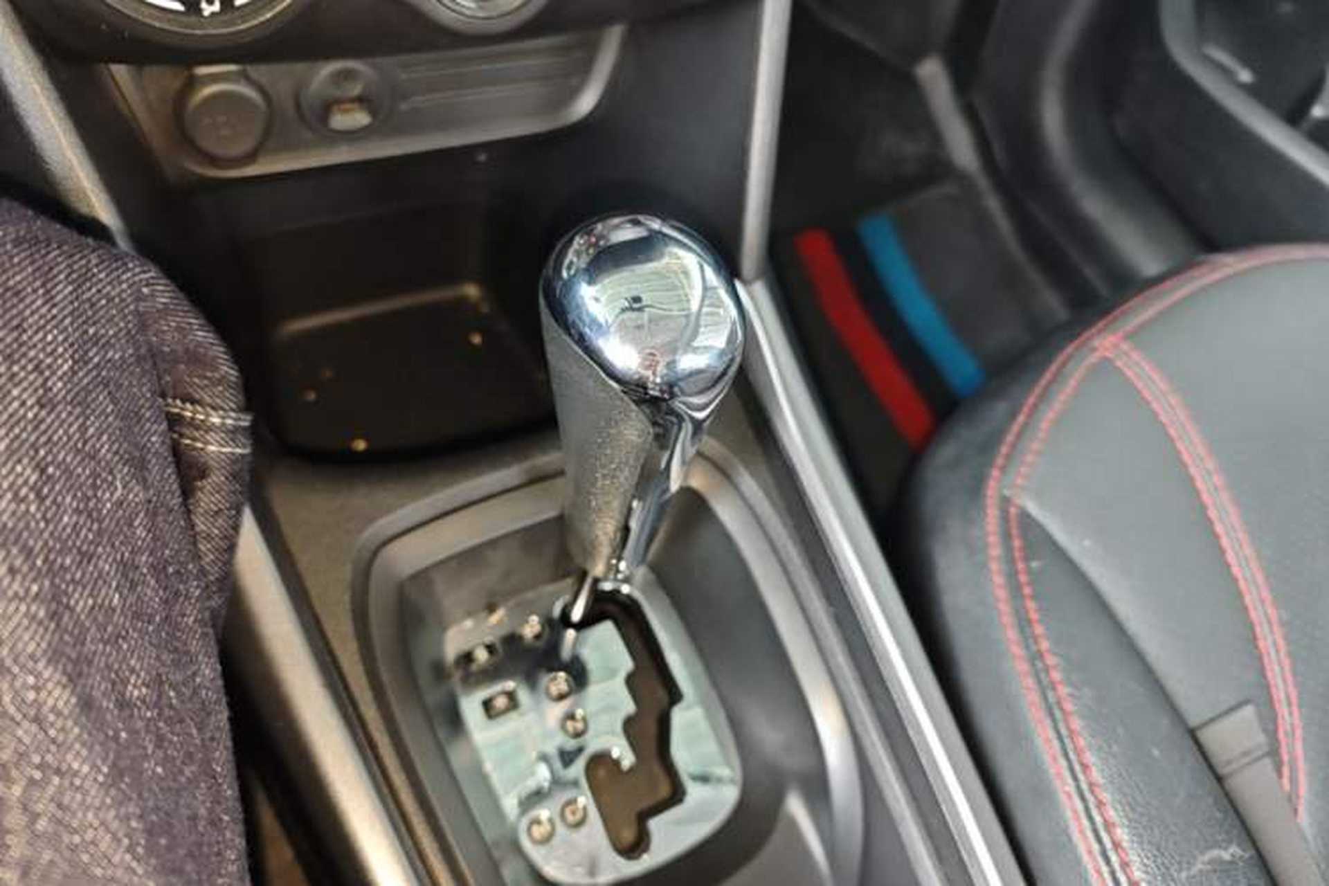 Used Peugeot 2008 2014 1.6L Automatic Trend Edition Gear Lever